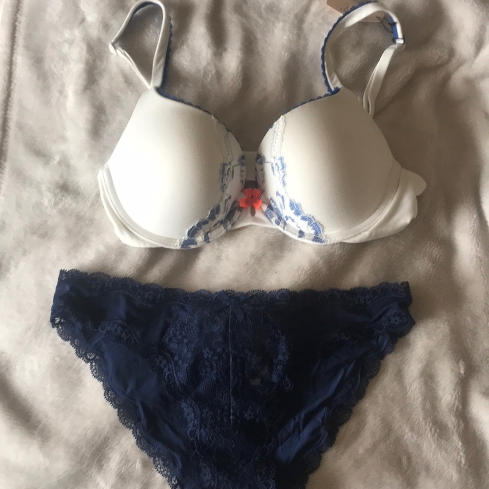 NWT BODY BY VICTORIA BRA AND PANTY SET